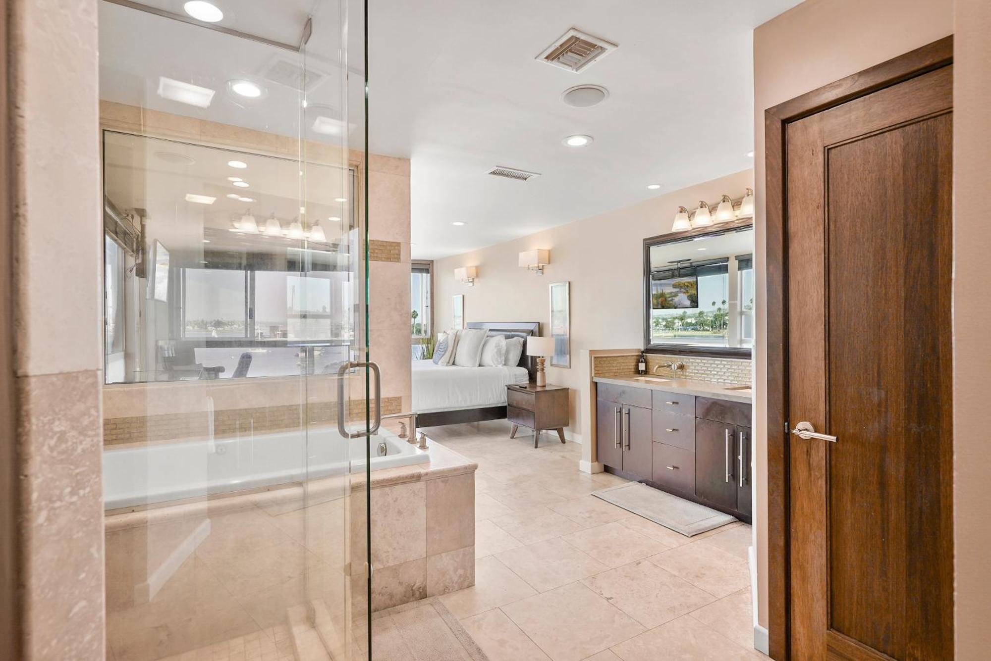 Stunning Bayfront Condo With Gorgeous Views, Garage, Massive Roof Deck & Ac - Dogs Welcome! Сан Диего Екстериор снимка